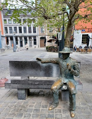 Statue de Georges Simenon