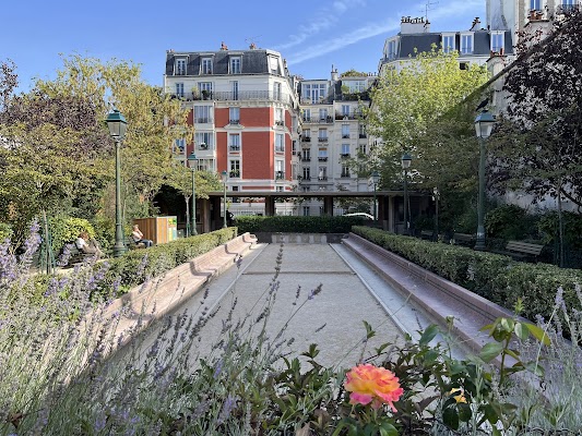 Suzanne Buisson Square