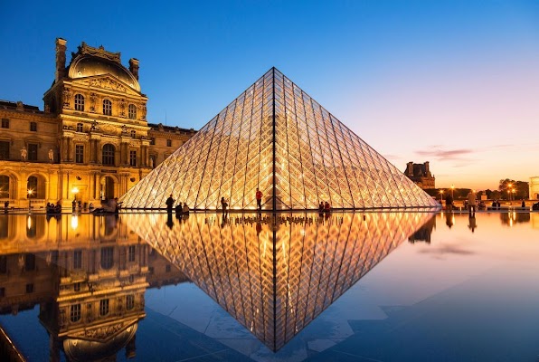 Pyramide du Louvre