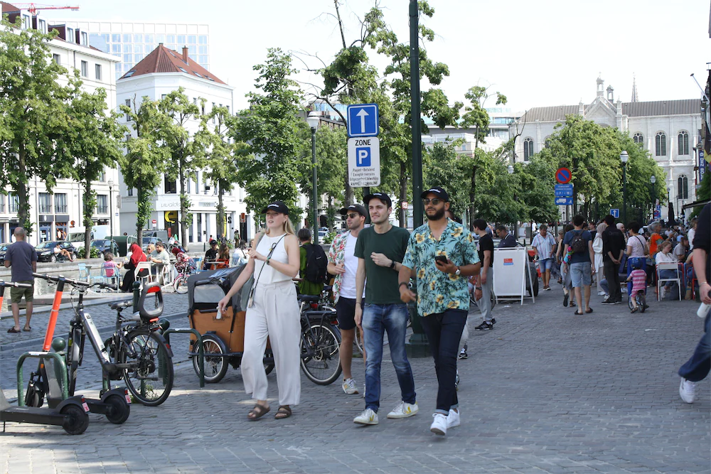 A team playing in the streets of Brussels, wearing Coddy caps.