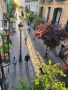 14. Fais la fête à la Calle de las Huertas