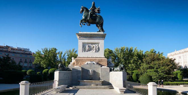 4. Visite le monument de Philippe IV
