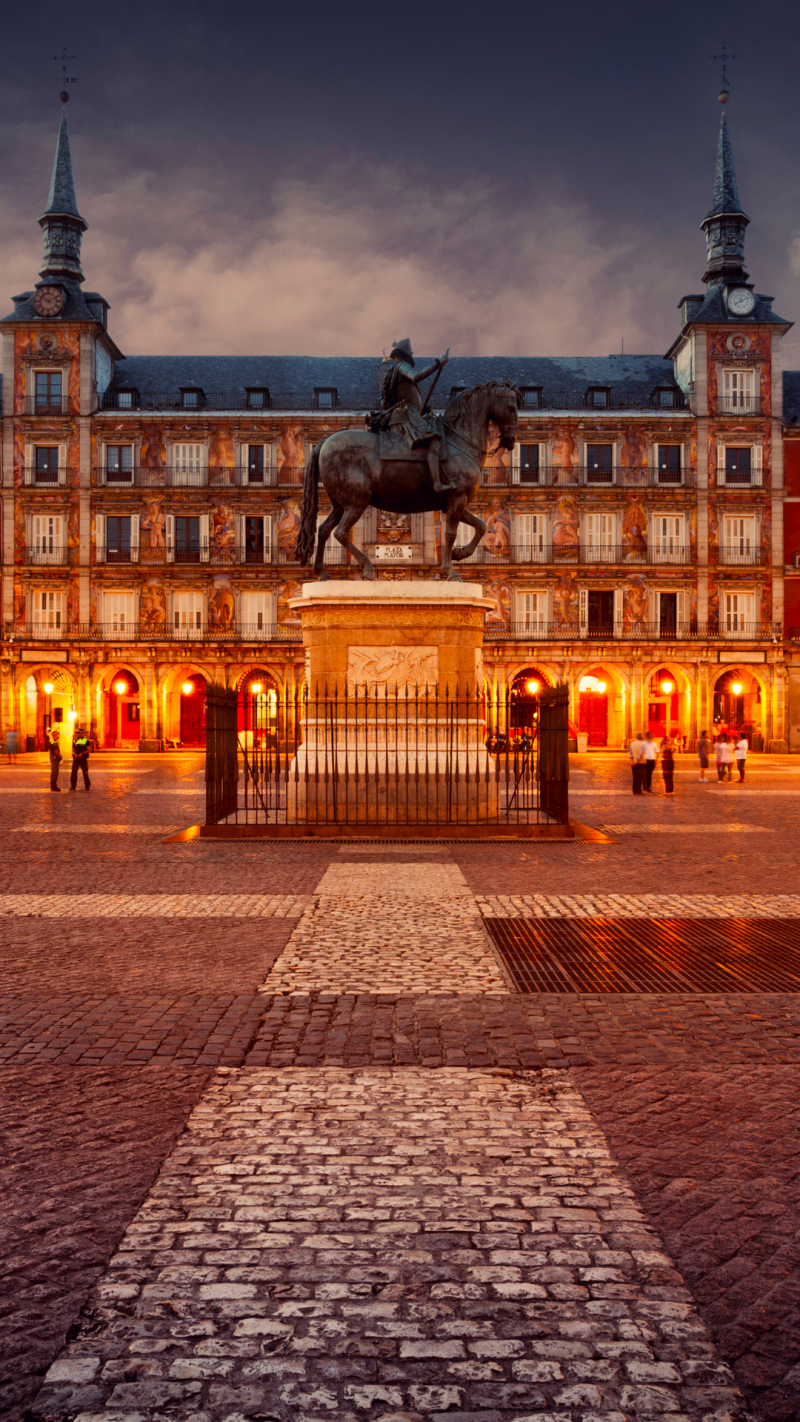 10. Finis par la Plaza Mayor de Madrid