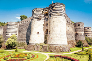 - Angers