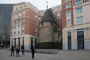 La Tour Noire, derrière l’église Sainte-Catherine, date du 13e siècle
