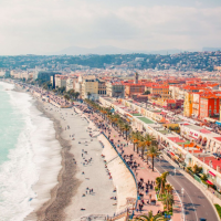 1) Balade-toi sur la promenade des Anglais