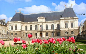 4) Visite le parlement de Bretagne