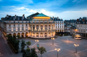 1) Promène-toi dans le centre de la vieille ville