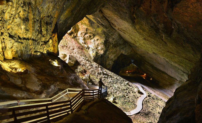 1/ Grottes du Cerdon !