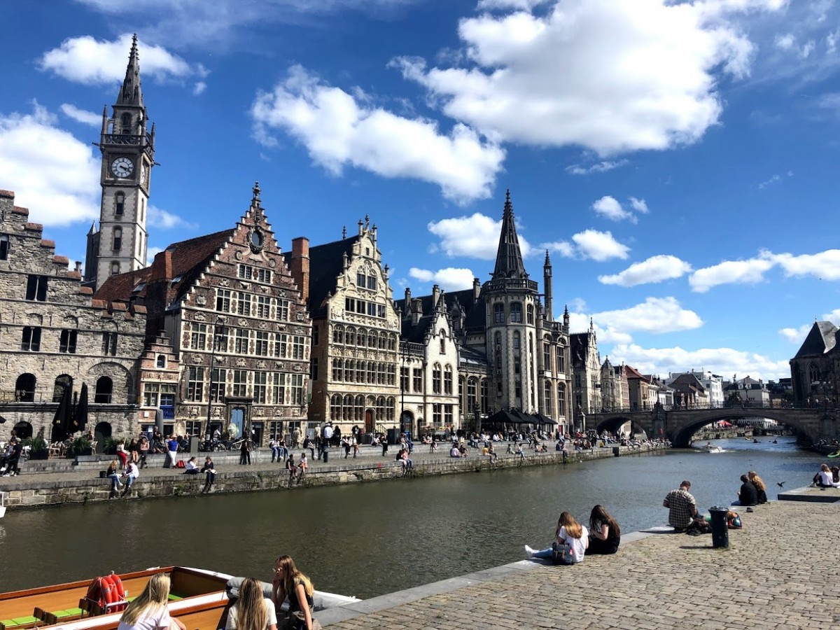 Graslei (Quai aux Herbes)/Korenlei (Quai aux Grains) - Gand
