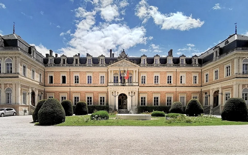 Niel Palace