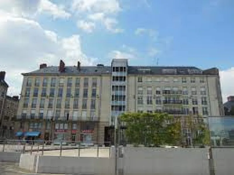 Pl. Commandant Jean l'Herminier